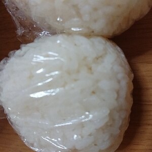コンビニ風塩むすび レシピ 作り方 By みすずごはん 楽天レシピ コンビニ風塩むすび レシピ 作り方 By みすずごはん 楽天レシピ